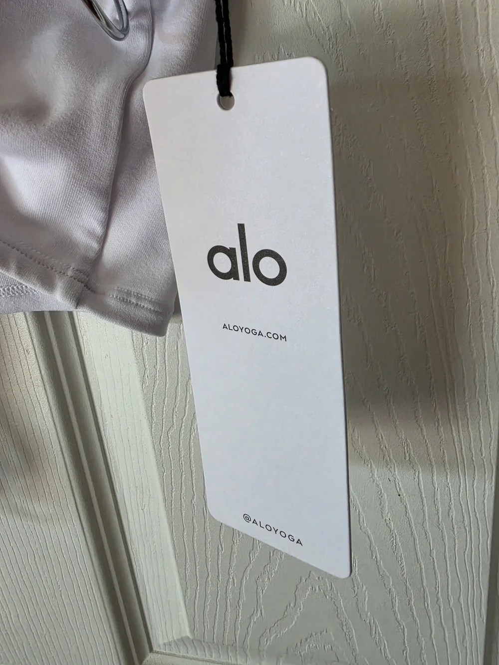 Alo Yoga airbrush keyhole cut out crop top Size Medium NWT